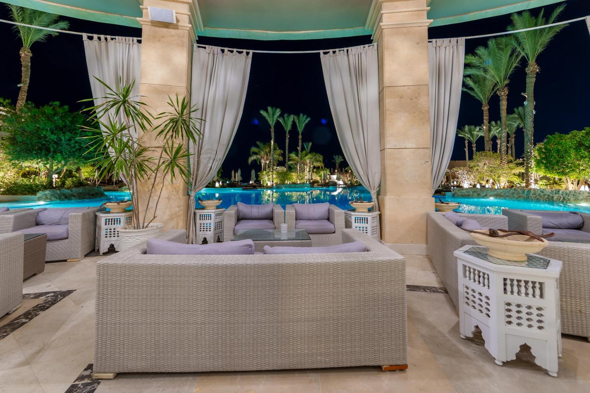 The Makadi Spa Hotel - Couples Only 18 Years Plus Hurghada Eksteriør billede The pool at the Royal Mirage