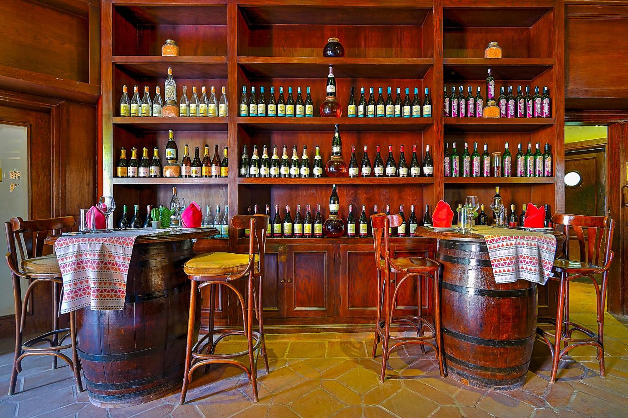 The Makadi Spa Hotel - Couples Only 18 Years Plus Hurghada Eksteriør billede A wine bar in Spain