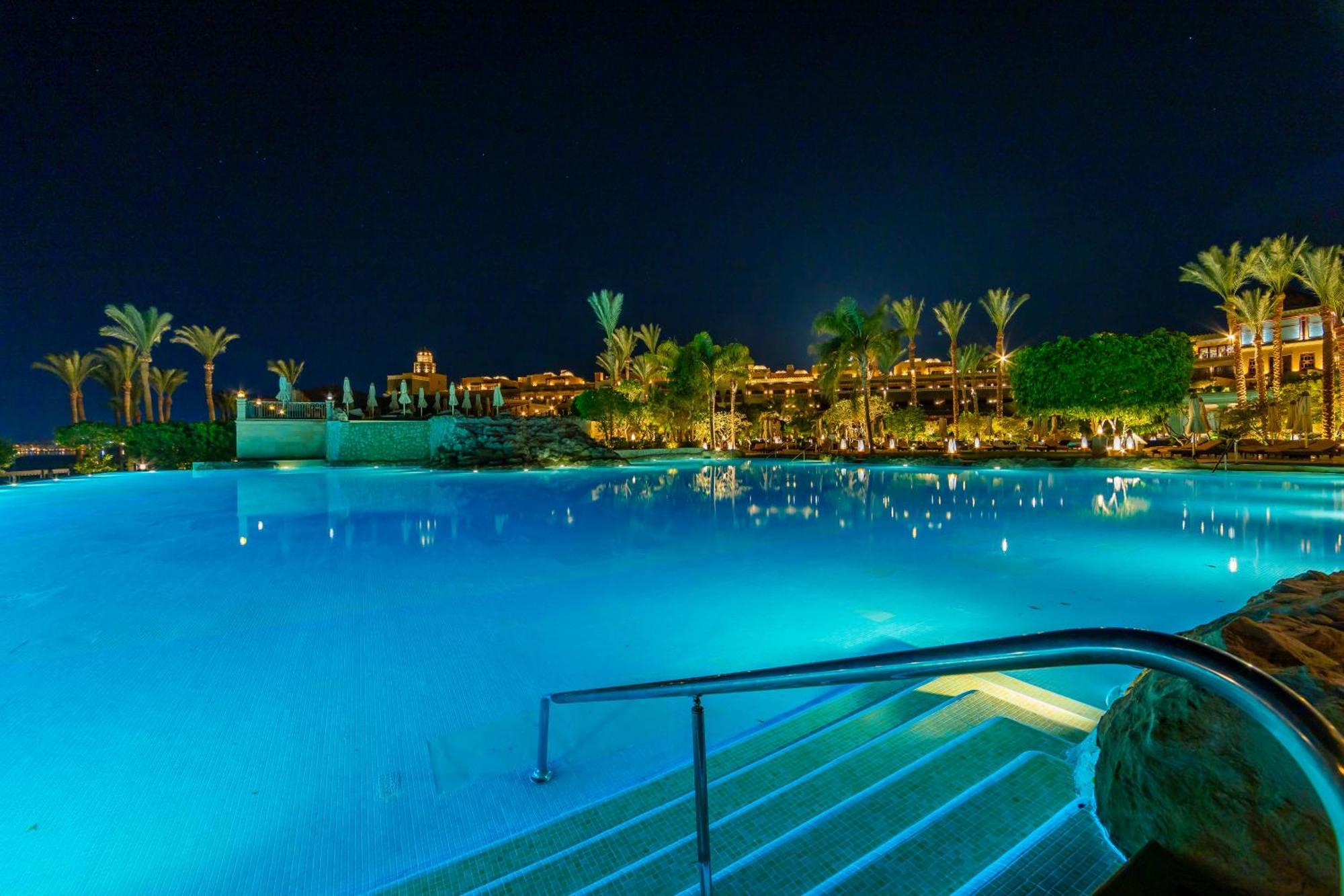 The Makadi Spa Hotel - Couples Only 18 Years Plus Hurghada Eksteriør billede The pool at the Hilton Sharm El Menah